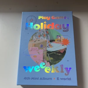 Weekly kpop album  - Tryck ej på köp nu! Skicka ett privat meddelande till mig :)   Hej! Försöker sälja det sista jag har som jag inte samlar på!   I bra skickt! Ingen pc! 