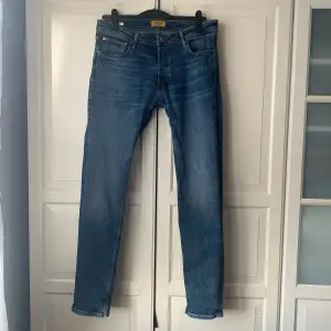 Comfort/Mike jeans från Jack & Jones i storlek 33/34.