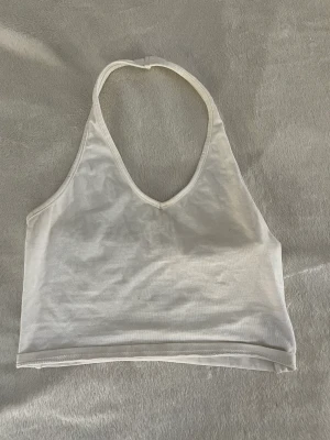 Topp - Halsterneck topp från hm som inte kommer till användning längre💕