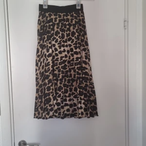 Kjol - Från zara basic. Storlek xs.