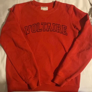 Zadig tröja  - Säljer denhär zadig tröjan som har ett pyttelitet hål längst ner som man inte lägger märket till. 