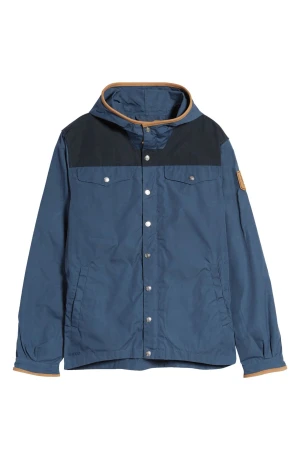 Fjällräven Greenland Jacket no. 1 Special Edition - En limiterad remake av den första Fjällräven-jackan Greenland som handsyddes av grundaren 1968. Tillverkades i ett begränsat antal och säljs alltså inte längre i den här modellen. Jackan är i kanonskick, inte en repa på knapparna ens. 