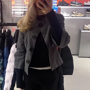 Trekvarts kappa - Säljer denna kappa då den inte har kommit till användning 