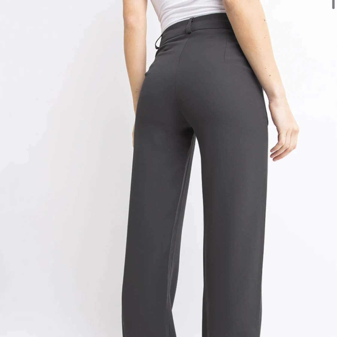 Gråa kostymbyxor - 90