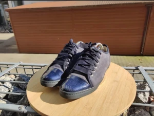 Lanvin skor  - Ett par snygg annorlunda skor från Lanvin i storlek 40 men passar på bra som 41 nypris runt 4000 Priset kan diskuteras vid snabb affär. Skorna förbeställs så frakten tar ca 3 extra arbetsdagar.