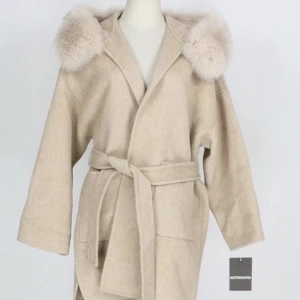 Kappa  - Fin päls kappa, fint skick. Passar både xs och s. Kan även tänka mig att byta mot svart. 