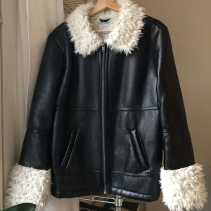 Jacka i vintagestil - Jacka från NAKD i stl XS