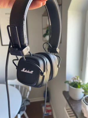 Marshall hörlurar  - Marshall hörlurar med bluetooth, knappt använda 