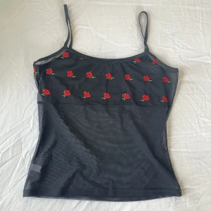 linne med rosor  - använd köp nu! mesh linne med rosor💋 passar xs/s