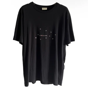 Saint Laurent T-shirt  - T-shirt från saint Laurent i fint skick 