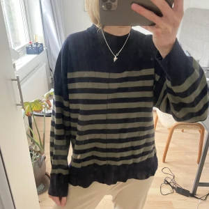 Zara tröja  - Säljer denna tröja ifrån zara, så snygg❤️🤗