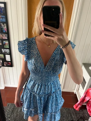 Sommarklännimg  - Söt sommarklänning från showpo i luftigt material 