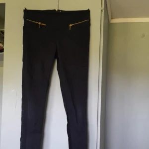 Jeans  - Nästan oanvänd  jötte bra skick 