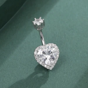 Äkta silver navelpiercing s925 - En jättefin navelpiercing i äkta silver. Tar cirka 15 arbetsdagar till att levereras från den dagen du har köpt. Skriv vid intresse💕Frakten är 15kr. Köparen står för frakten ❤️