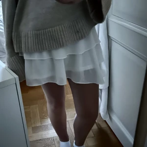 Volangkjol - Perfekt vit volangkjol!🤍🤍