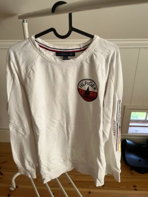 Tommy Hilfiger tröja - Tommy Hilfiger tröja i storlek L säljes!  100kr