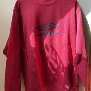 Umbro vintage sweatshirt tröja röd crewneck - Vintage, oversize