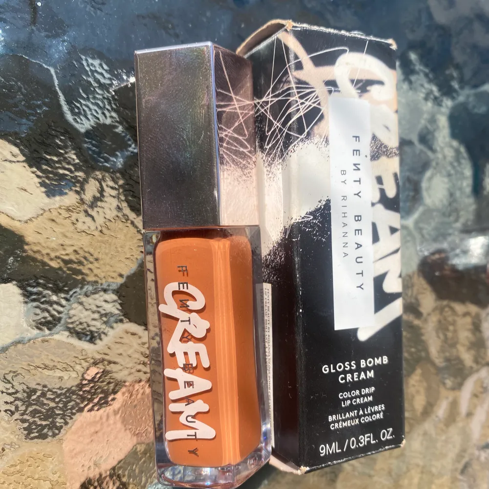 Gloss Cream Fenty Beauty . Asusteet.