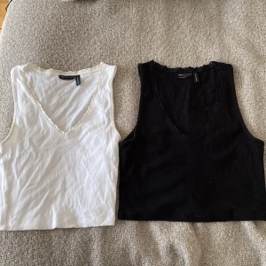 Två croppade linnen - ASOS Design - Två croppade linnen köpta från ASOS. Små i storleken så skulle absolut passa S eller XS, men då vara mindre croppade. Säljer då de är för croppade för min smak, är själv M💕✨