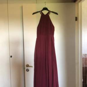 Långklänning - Använd en gång på balen. Jag är 164 cm! 