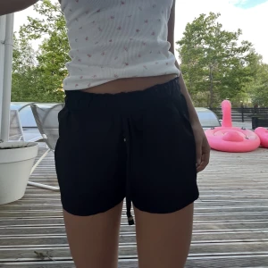 Shorts - Fina svarta shorts till sommaren
