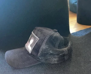 Maggiore keps - Nästan nyskick 8/10 maggiore keps inga skador bara använd några få gånger