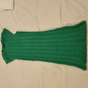 Grön klänning  - Klänning från zara 