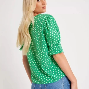 Gullig grön topp! - Helt ny med prislappen kvar!