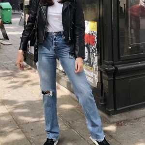 Raka jeans från zara  - Långa raka jeans från Zara. 