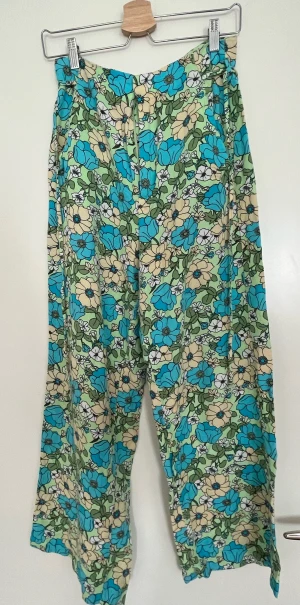 Stradivarius summer pant - It’s good for summer and the size it’s 40