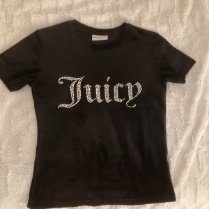 Juicytröja - Säljer denna supersköna tröja från juicycouture på grund av att det inte är min stil, använd en gång.