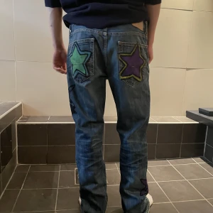 Graffiti pants star edition  - Amazing star graffiti pants made by  2 graffiti artist from both Malmö and Stockholm (modelled by a guy but is for both guys and girls 🫶)