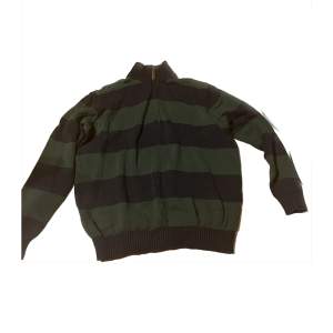 Sjukt snygg sweatshirt från brandy Melville!🫶🏻använd fåtal gånger🙏🏻