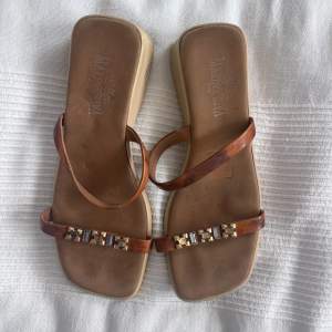 Superfina sandaler med söta detaljer