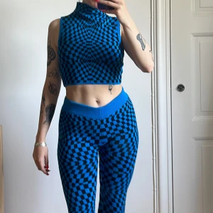 Set från asos - Använt en gång så i nyskick! Jag är XS/171 för referens. Stretchigt tyg!