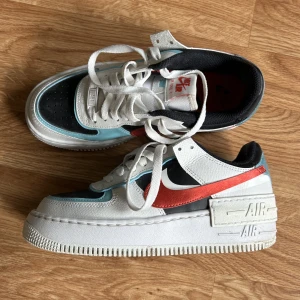 Nike Air Force 1 - Använda nån enstaka gång, väldigt fint skick