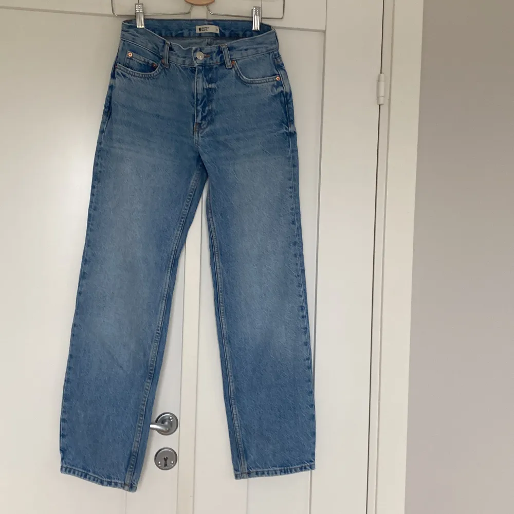 Ljusa jeans från Gina Tricot. Modell raka. Oanvända. Storlek 32. . Jeans & Byxor.