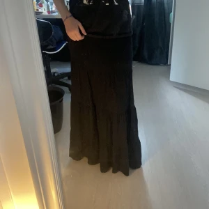 Långkjol  - Sjukt snygg och skön långkjol💓💓 aldrig använd!
