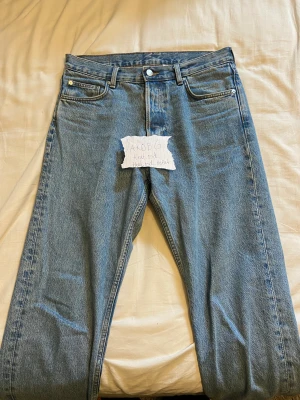 Weekday jeans - Strl 30/32, Skick 9/10, nypris 600kr, mitt pris 200kr