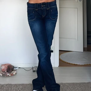 Pepe jeans lågmidjade - midja: 36cm rakt över, innerbenslängd: 82cm, bilderna är lånad från tjejen jag köpte de ifrån, hon är 168, stretchiga i midjan💓