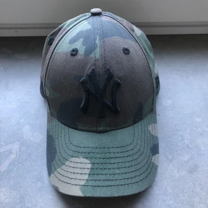 New Era Camo Keps - New Era Camo Keps Oanvänd Liten i storlek, jr 
