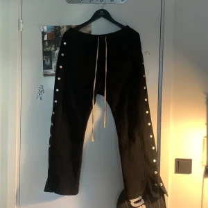  Rep Rick owens drkshdw pusher pants - Sitter som sweatpants och dem är knappt använda 