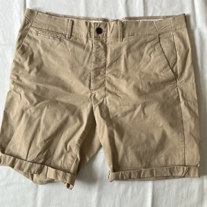 Beige shorts - Beiga shorts från Jack and Jones regular fit