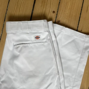 Dickies byxor - Helt nya oanvända dickiesbyxor för herr i storlek W34, L32, rak modell