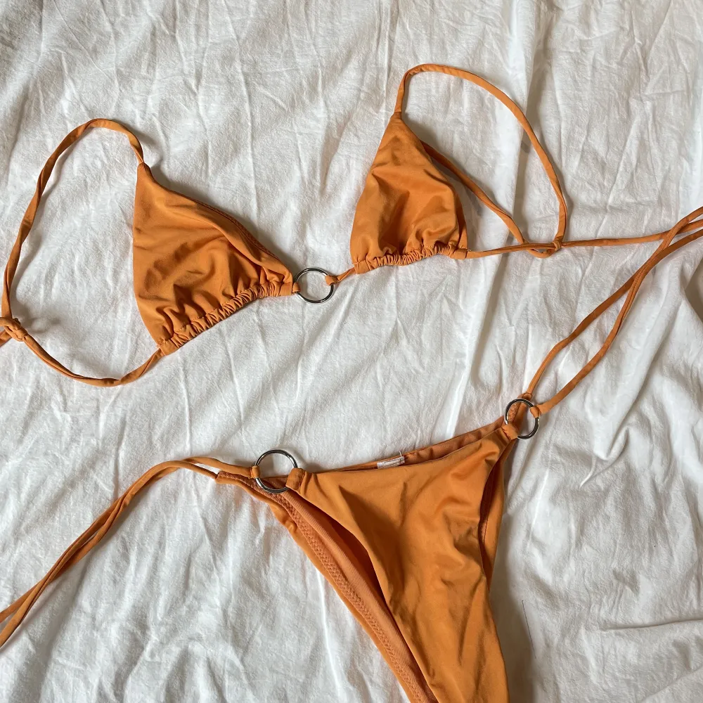 Orange bikini från nakd, aldrig använd!! Anledningen till sälj för liten🧡. Övrigt.