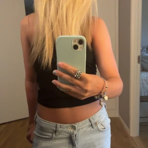 WEEKDAY JEANS 🐑🐑🐑 - Säljer mina älskade weekday jeans, straight low waist 🙏🏽 säljer för att jag inte använder de lika mycket som jag gjorde förut, dessa var mina absoluta favoriter byxor förut så de är sååå sköna och så strechtiga 💓💓✌🏼 storlek 28!! Passar mig som har 36/38! L