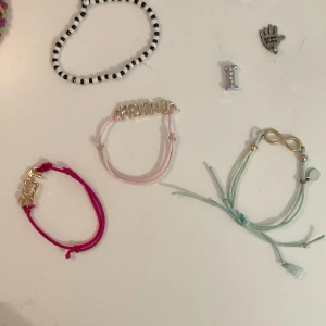 Belok/armband  - Jag säljer dessa armband och belok eftersom inget av detta kommer till användning❤️ Om man är intresserad så behöver man inte köpa allt. Kontakta om ni vill veta priset för det ni vill köpa om ni inte ska köpa allting.