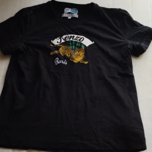 Kenzo,t-shirt - Storlek-L, i bra skick, ej ny. Äkta 