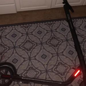 Ninebot - Ninebot funkar perfekt ingen laddare medföljs. 