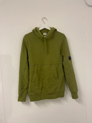 Cp company hoodie  - Endast använd 2-3 gånger  Storlek L sitter som M 
